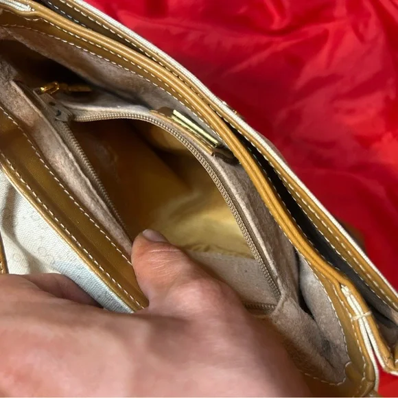 Vintage Gucci Crossbody with Entrupy COA - Picture 10 of 15